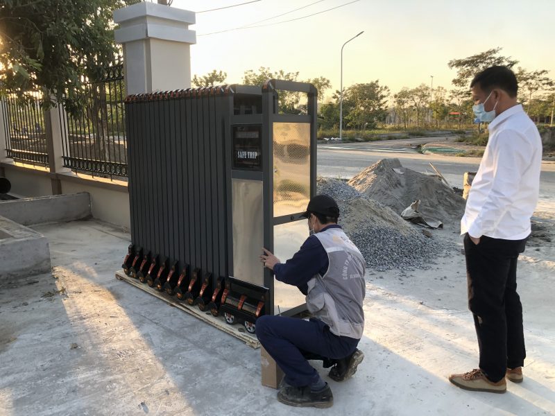 cong-xep-inox-tu-dong-tai-tp-hcm